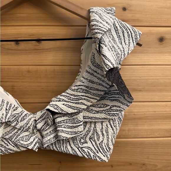 NWT Devon Windsor Size Medium Zebra Print Ruffle Low Cut Swimsuit Top - Picture 6 of 11